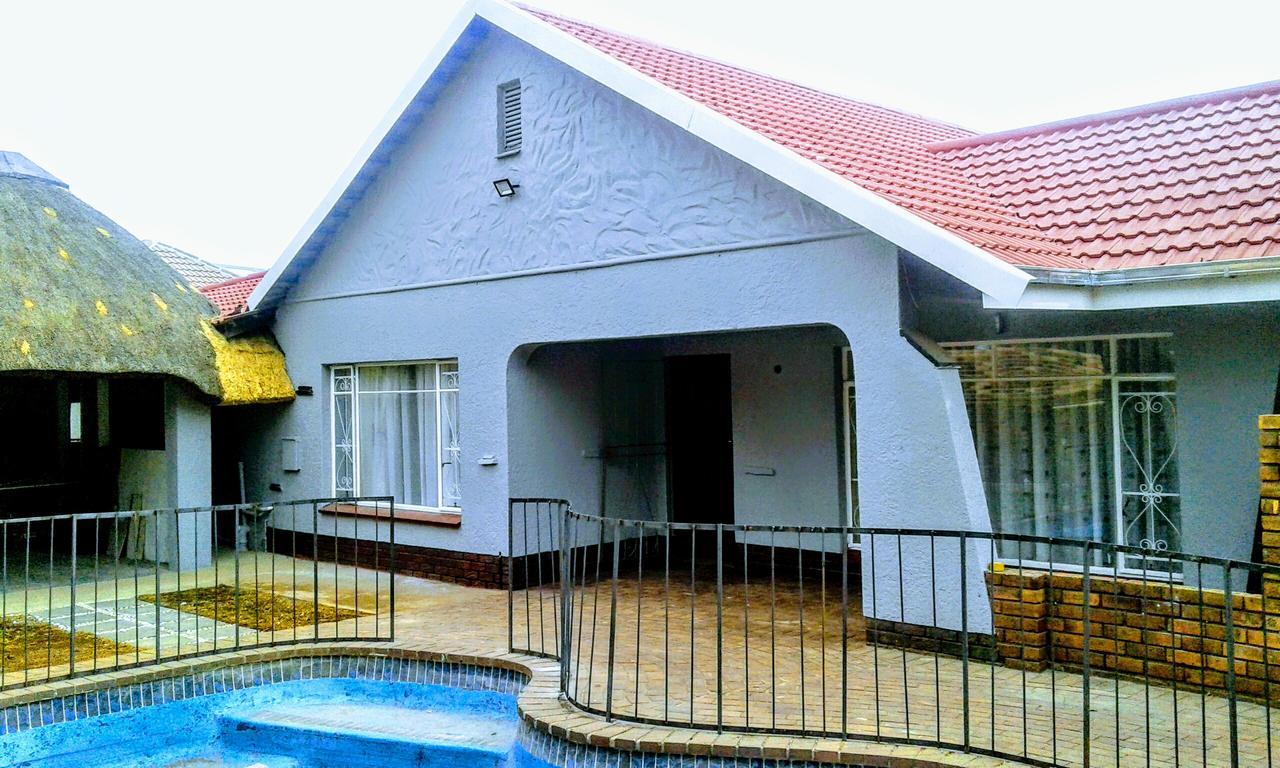 Acacia Guesthouse Kempton Park Exterior photo